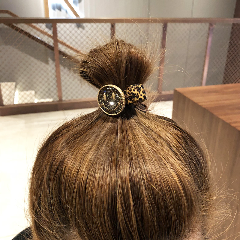 子头已经落伍了!短发每个女人都来学低马尾有谁是建议图片