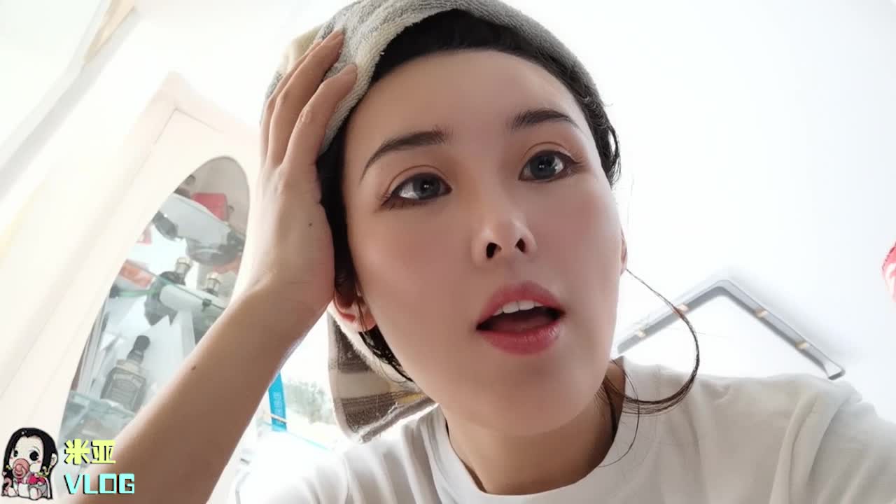 东北妞的小吊带，还可以这样穿，瞬间提升一个bra