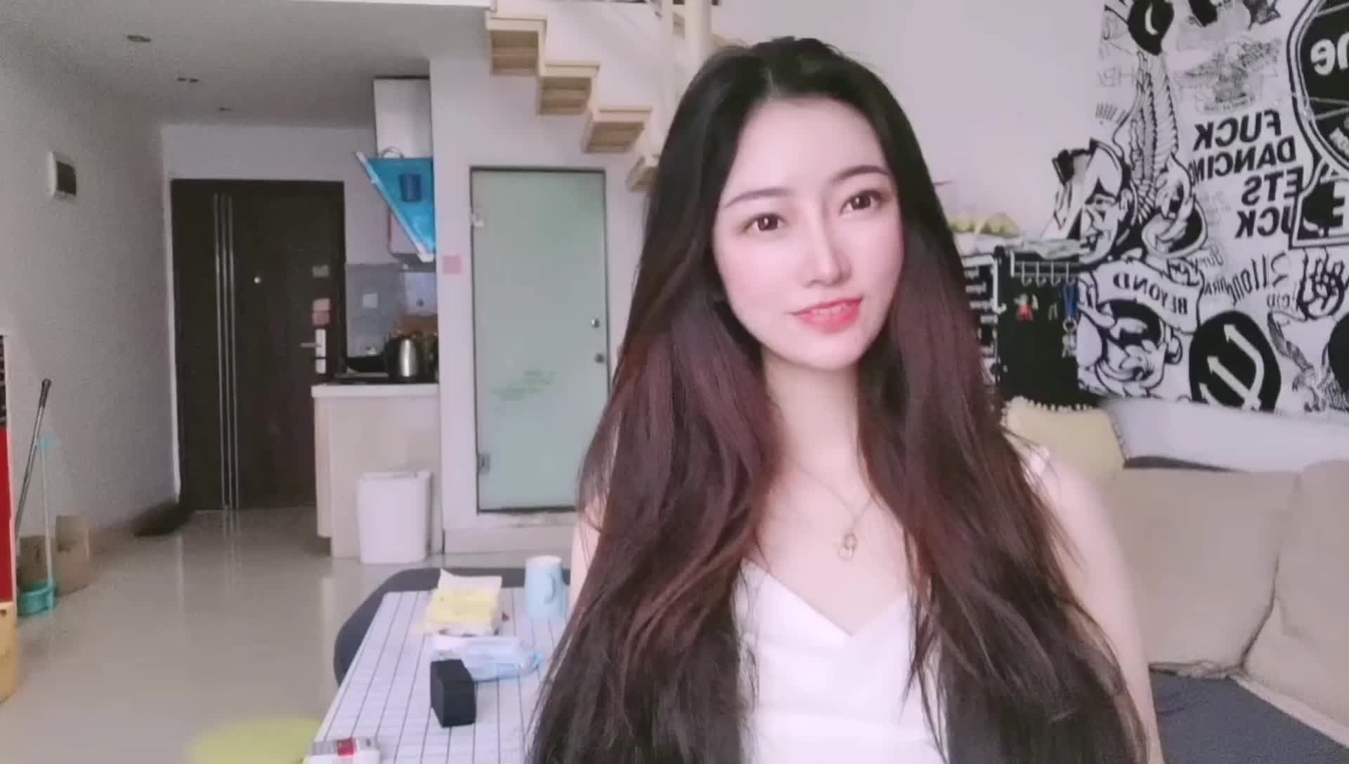 离职空姐龟龟揭秘空姐面试潜规则，是不是漂亮女孩都有一个空姐梦