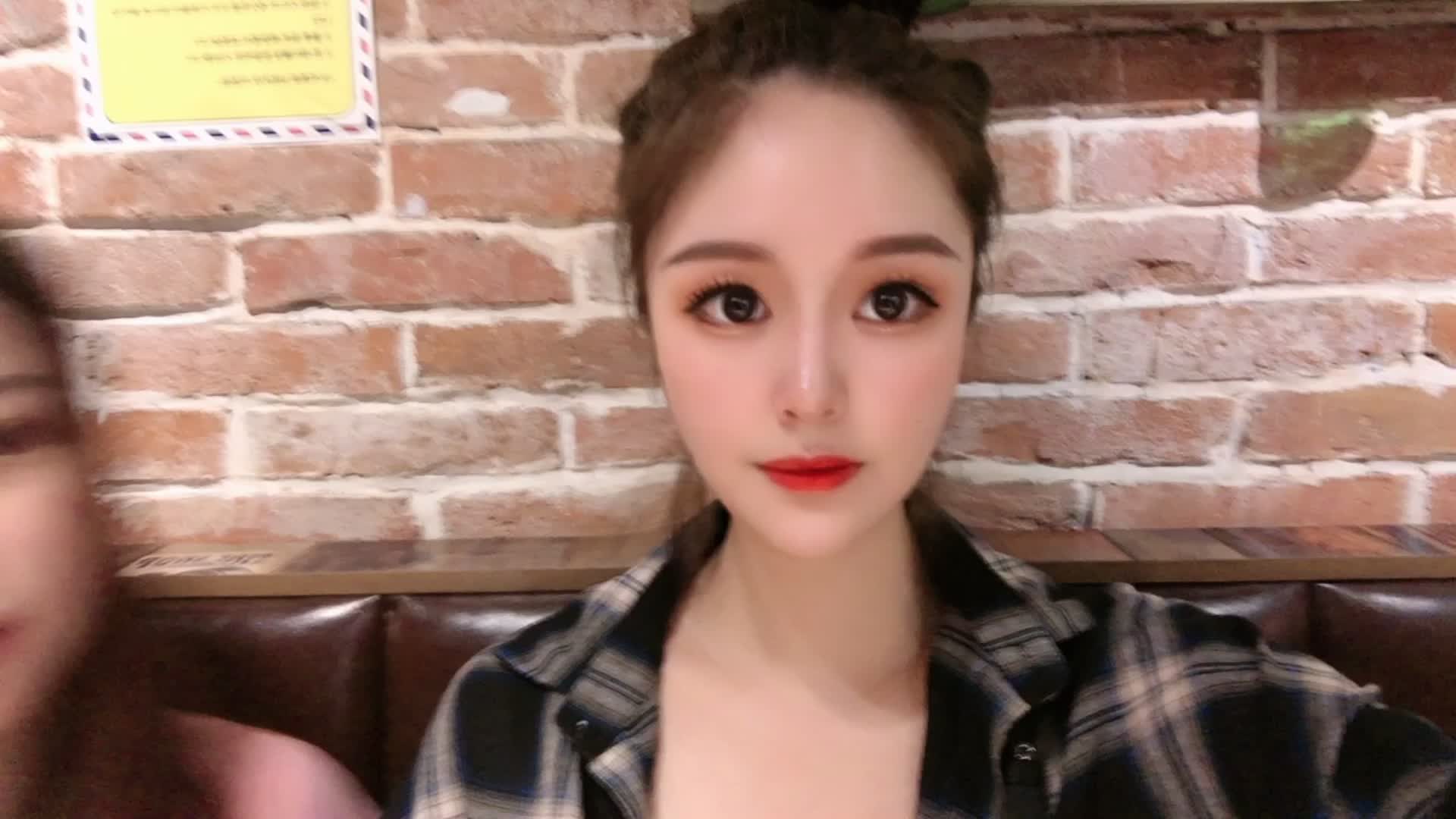 闺蜜之间聚会饭桌上聊嗨了，原来女生私底下聊的尺度都这么大！