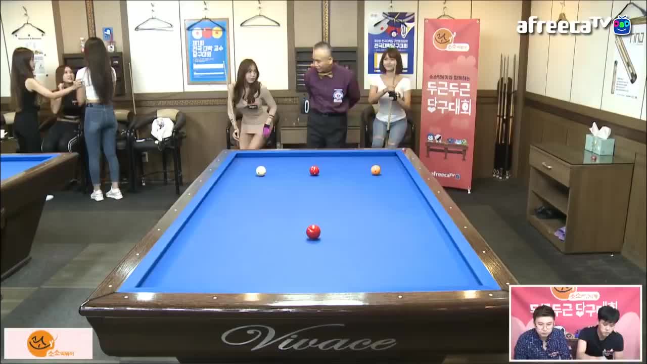 小姐姐不仅长的漂亮台球打得也好