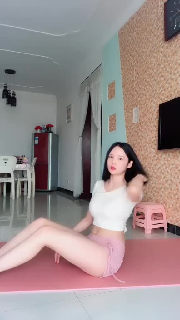 预防腰椎间盘突出，一定胸部到膝盖保持一条直线哦！