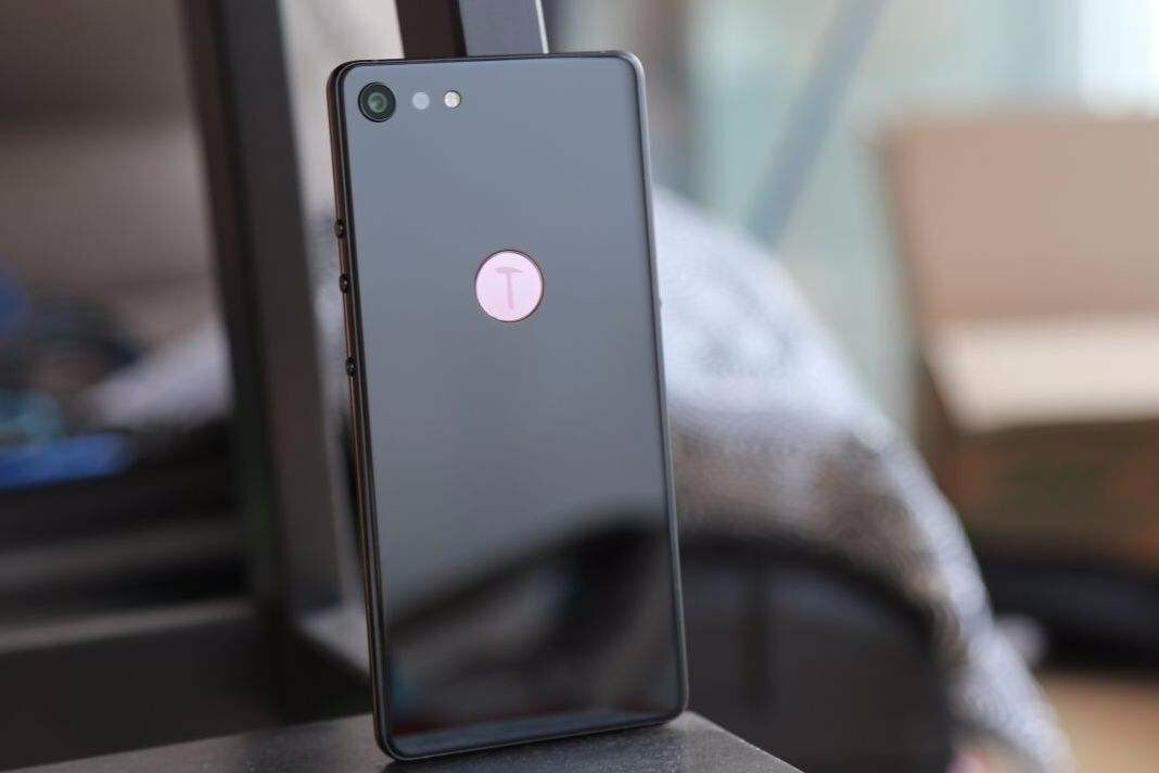 不跟风,讲究!锤子坚果3拒绝刘海屏,坚持做自己