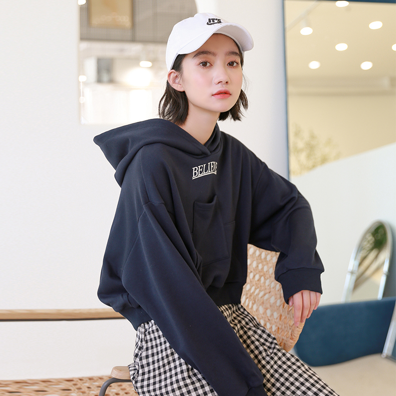 卫衣,30+的女人搭配显嫩的时尚单品,经典不过