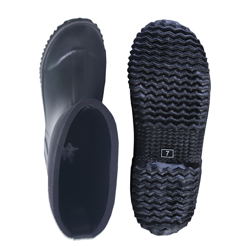 别让寒冷冻伤脚,牛仔裤不能搭旅游鞋,走哪都是