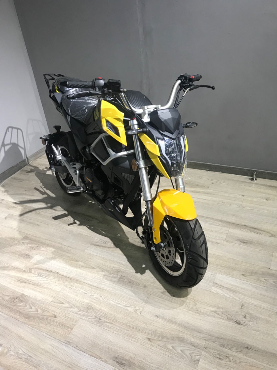 小飞龙200cc分类:汽车用品/安全自驾/摩托车商家推荐语: 无6800元7000