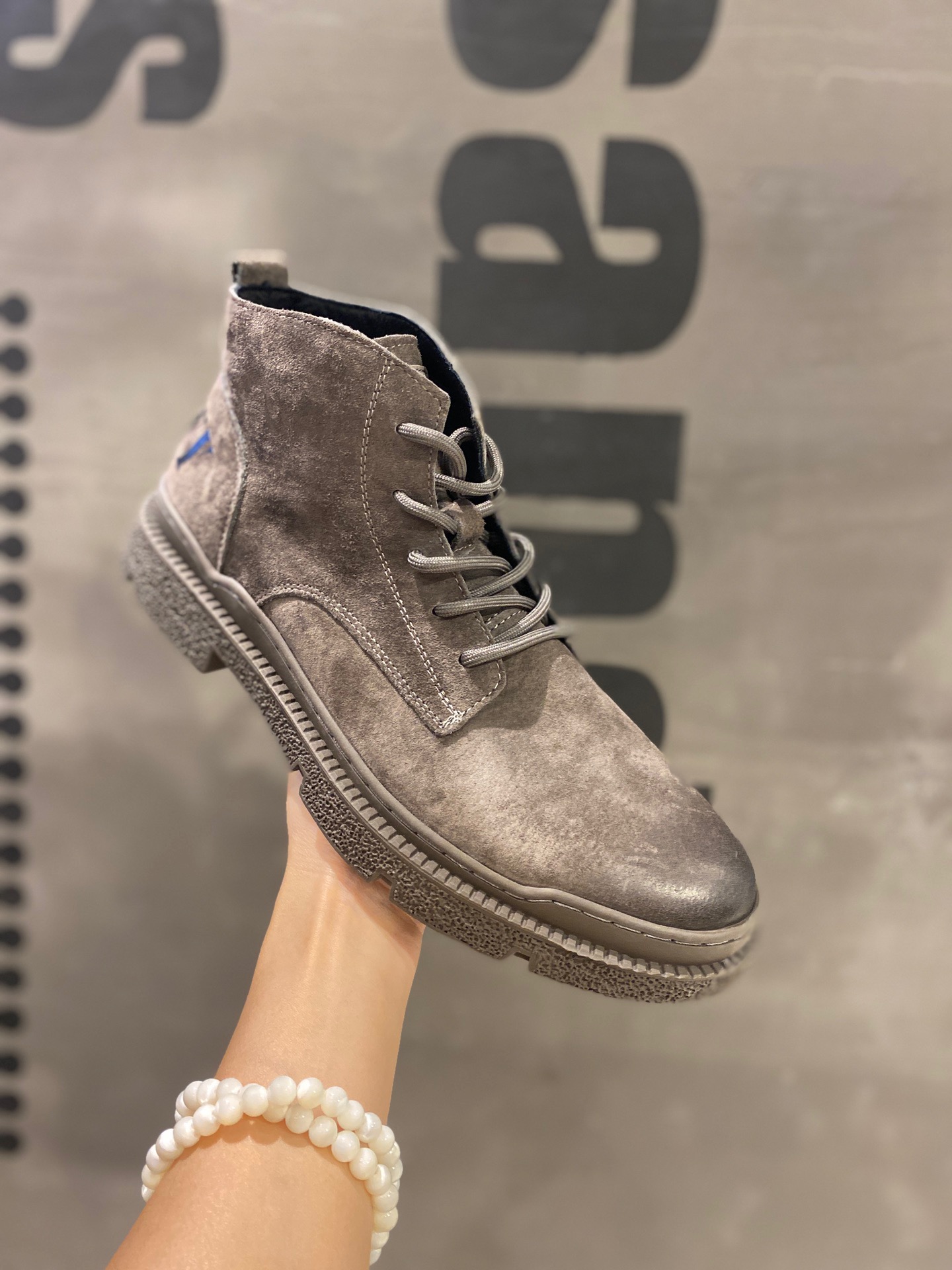 高品质战狼靴分类:鞋靴/流行男鞋/男士休闲鞋商家推荐语: 无235元999