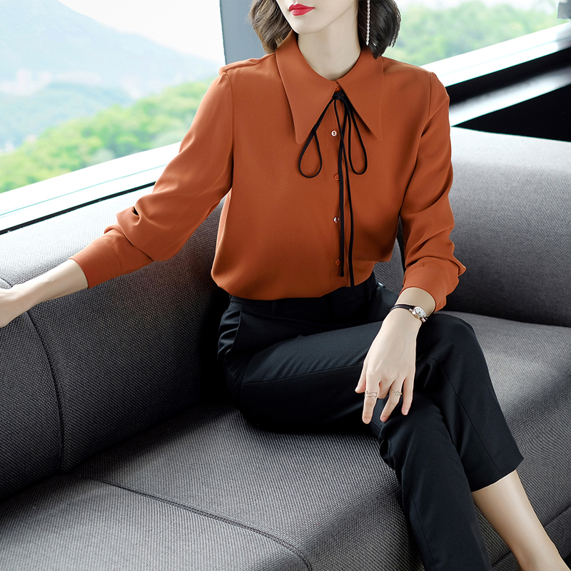 39岁,别穿太随意!女人节试试这高级小衫,让你