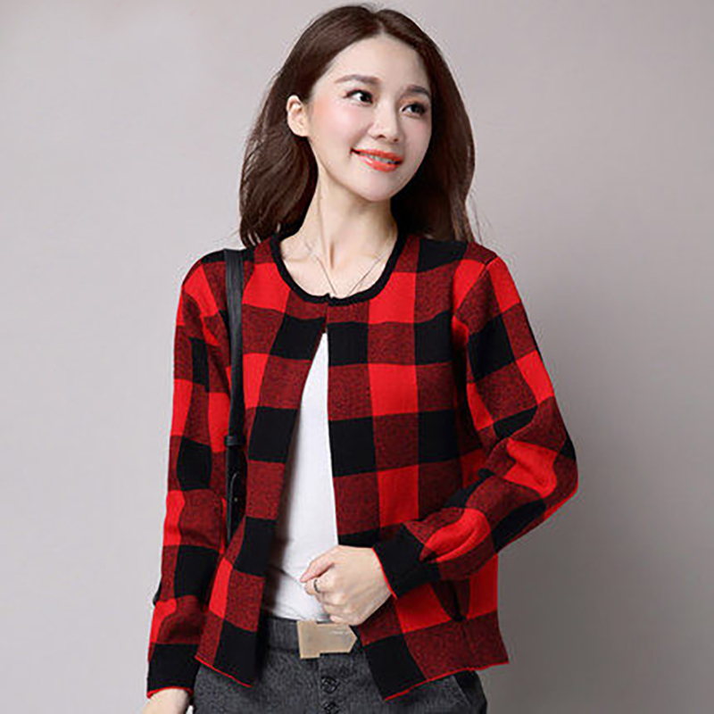 别再黑裤子配毛衣,猪年流行烟囱裤+开衫的穿搭