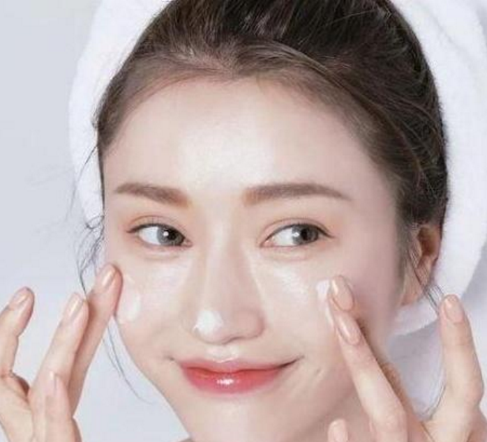 乳液和精华先涂哪一个