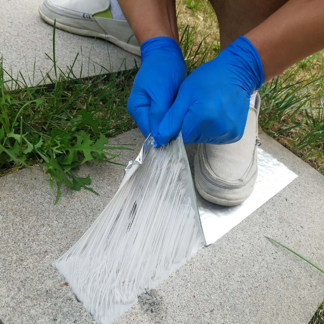 顶楼屋面漏水,修补师傅不砸地,直接用这一招,既