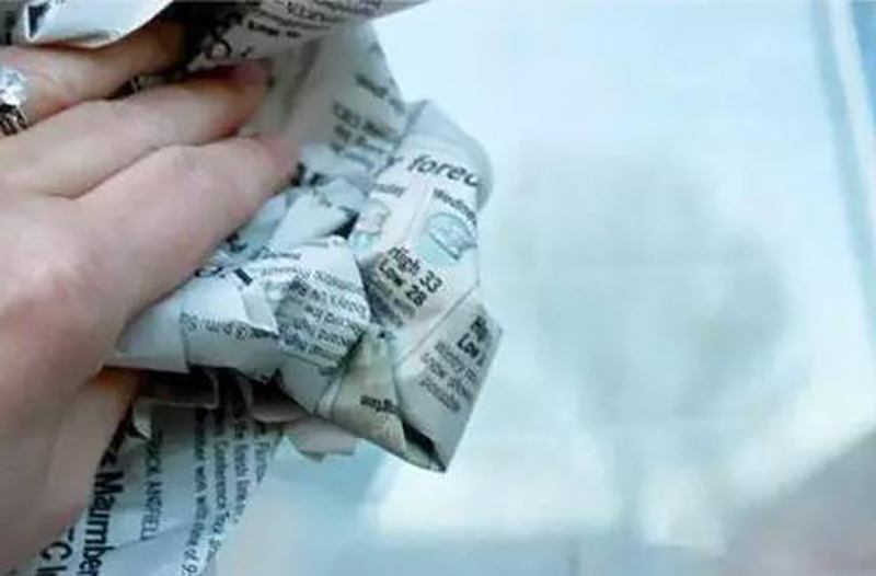 过年擦玻璃,别用报纸擦,教你一新招,玻璃干净