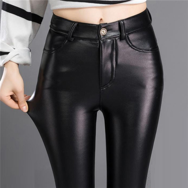 女人甭管美不美,别穿紧身裤,当心勒出三角区