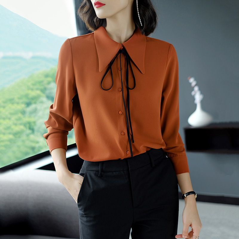 39岁,别穿太随意!女人节试试这高级小衫,让你