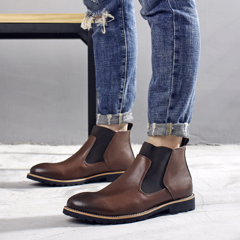 老公出差回来,把小白鞋全丢了,换上马丁靴后