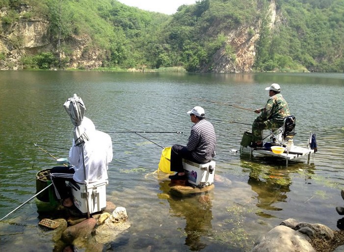 野钓鱼竿老断?竿错了!软调鲫鱼竿上架,轻盈手