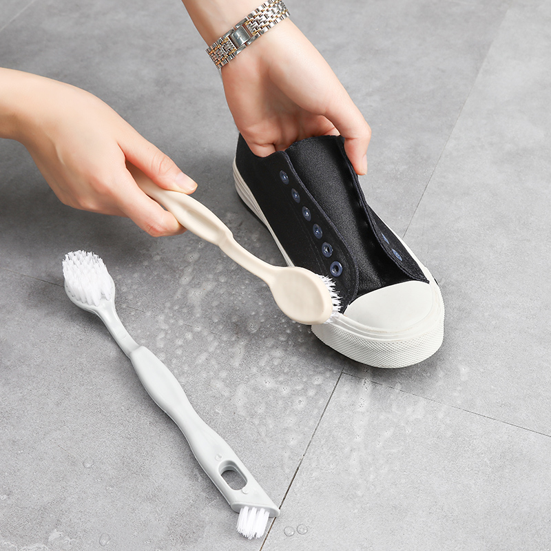 小白鞋弄脏了很难擦,怎么办?教你一小窍门,鞋